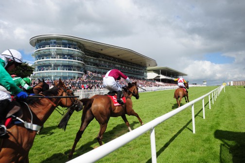 Travel to the Galway Races with Bus Éireann