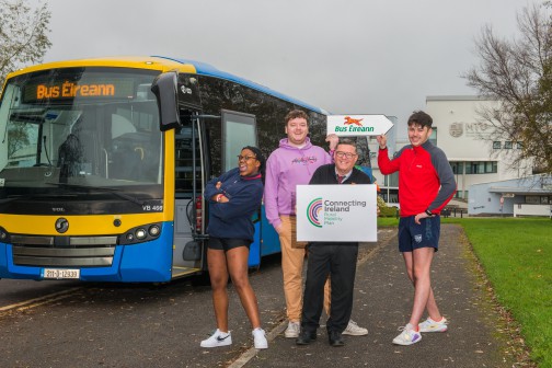 Bus Éireann driver, Pat Ryan with Stephen Fogarty, President of the MTU Students’ Union and members Kerry Oba and Sean Woulfe